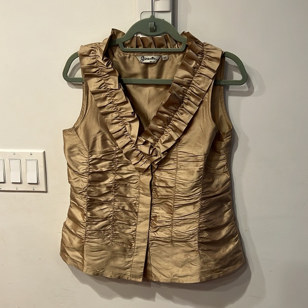 Shinawtra - Elegant Gold Sleeveless Ruffle Blouse - Size 40